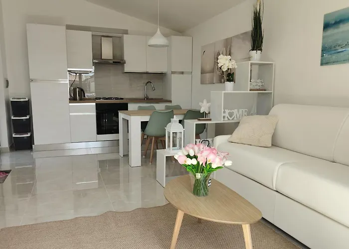 Maxine Mare Blu - Sleeps 4 - 3 Mins To *